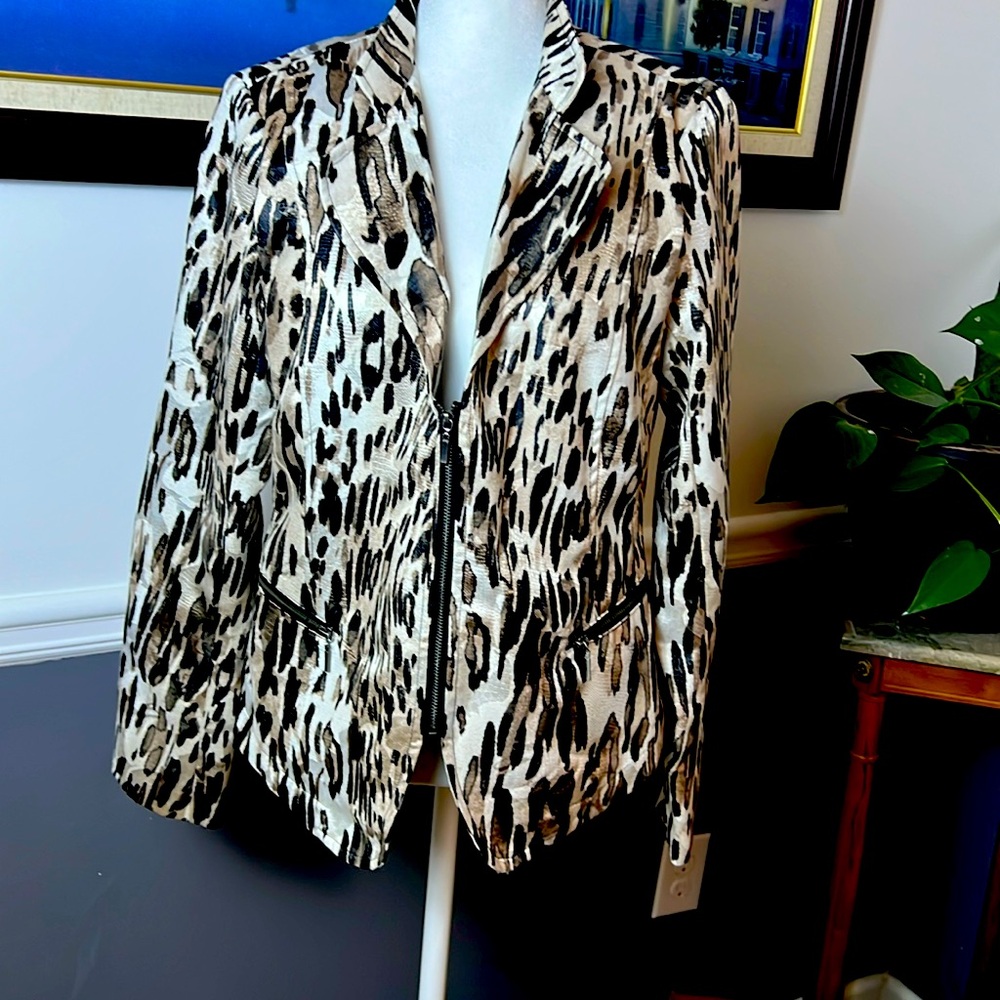 Leopard Pront Erin London size small zip up blazer